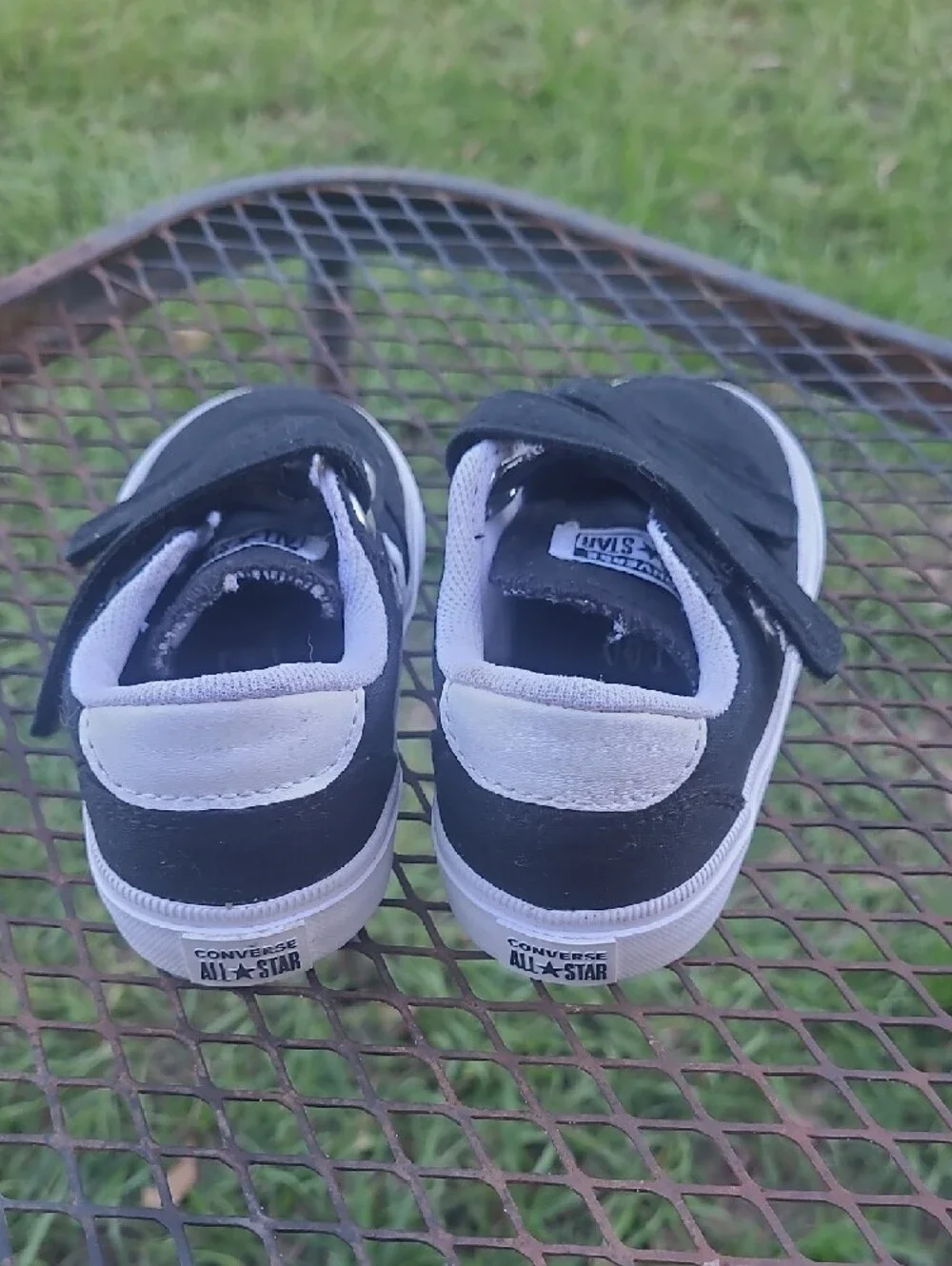 Converse Kids Black & White Velcro Low-Top Sneakers